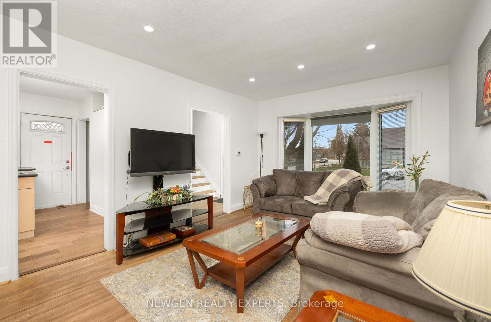 93 Ashbourne Drive, Toronto, Ontario  M9B 4H6 - Photo 18 - W12651132