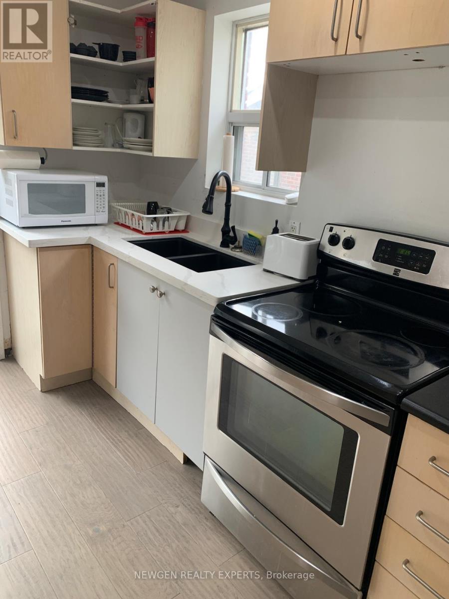 93 Ashbourne Drive, Toronto, Ontario  M9B 4H6 - Photo 22 - W12651132