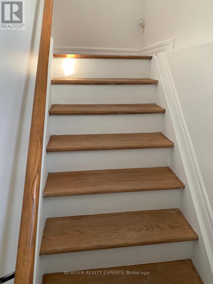 93 Ashbourne Drive, Toronto, Ontario  M9B 4H6 - Photo 26 - W12651132