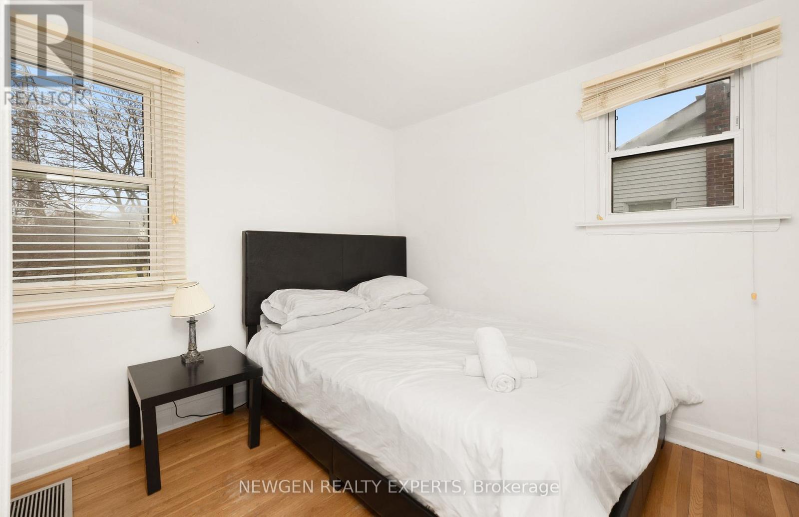 93 Ashbourne Drive, Toronto, Ontario  M9B 4H6 - Photo 29 - W12651132