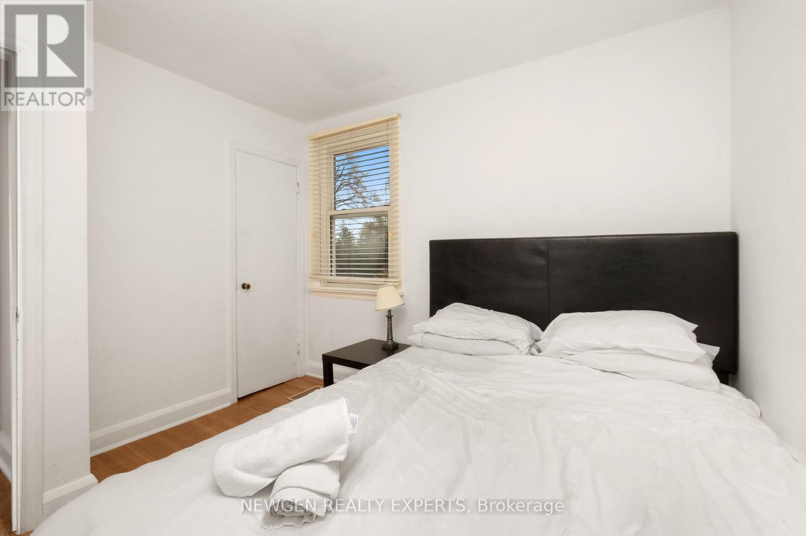 93 Ashbourne Drive, Toronto, Ontario  M9B 4H6 - Photo 30 - W12651132