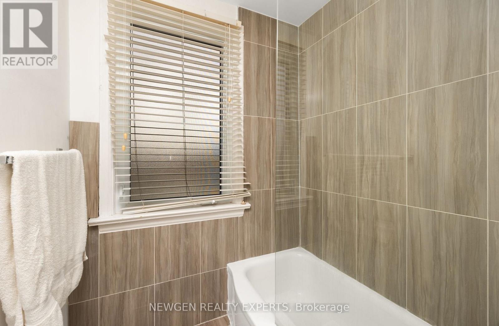 93 Ashbourne Drive, Toronto, Ontario  M9B 4H6 - Photo 33 - W12651132