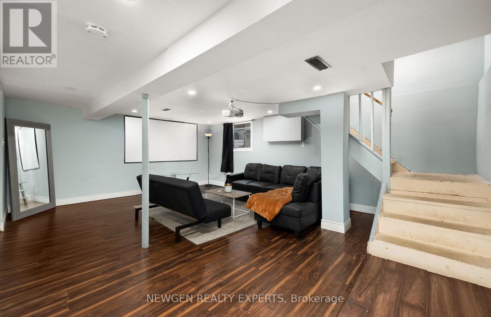 93 Ashbourne Drive, Toronto, Ontario  M9B 4H6 - Photo 35 - W12651132