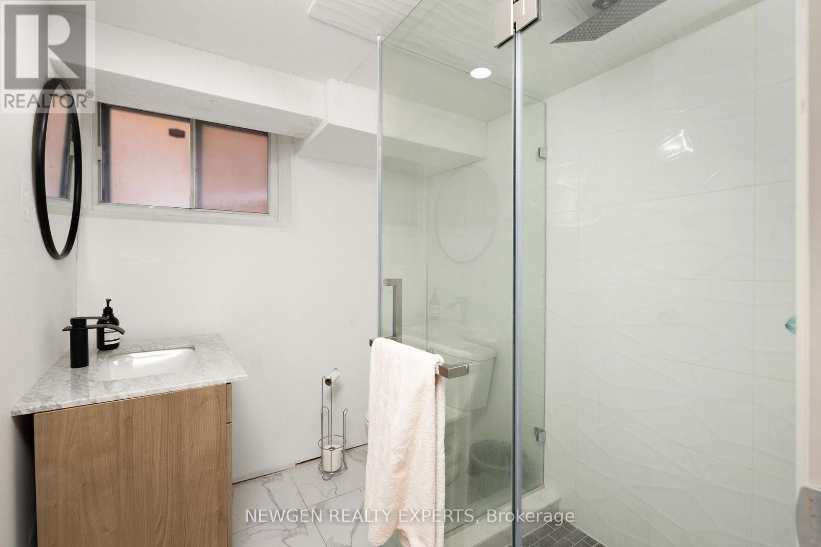 93 Ashbourne Drive, Toronto, Ontario  M9B 4H6 - Photo 37 - W12651132