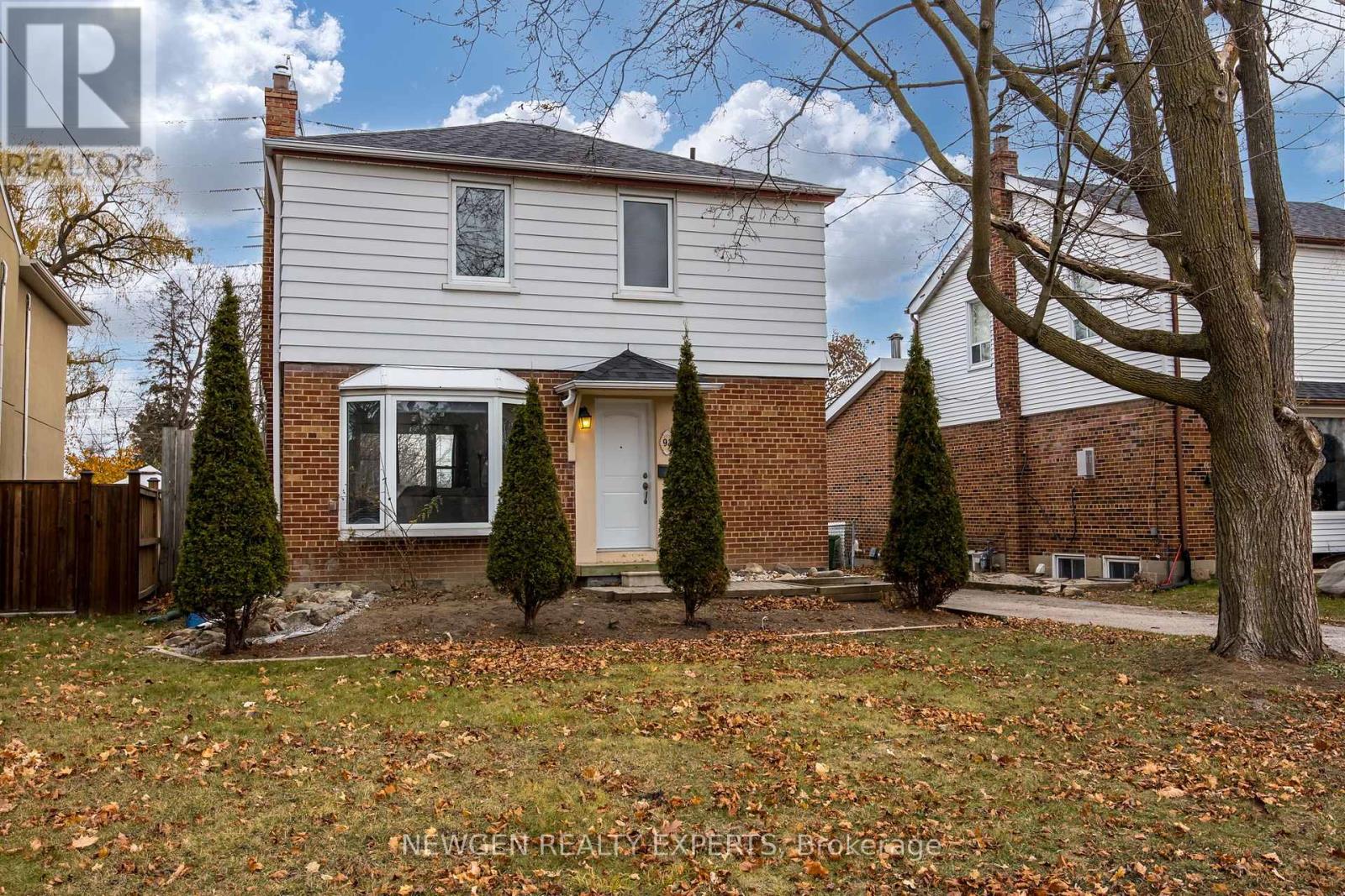 93 Ashbourne Drive, Toronto, Ontario  M9B 4H6 - Photo 4 - W12651132