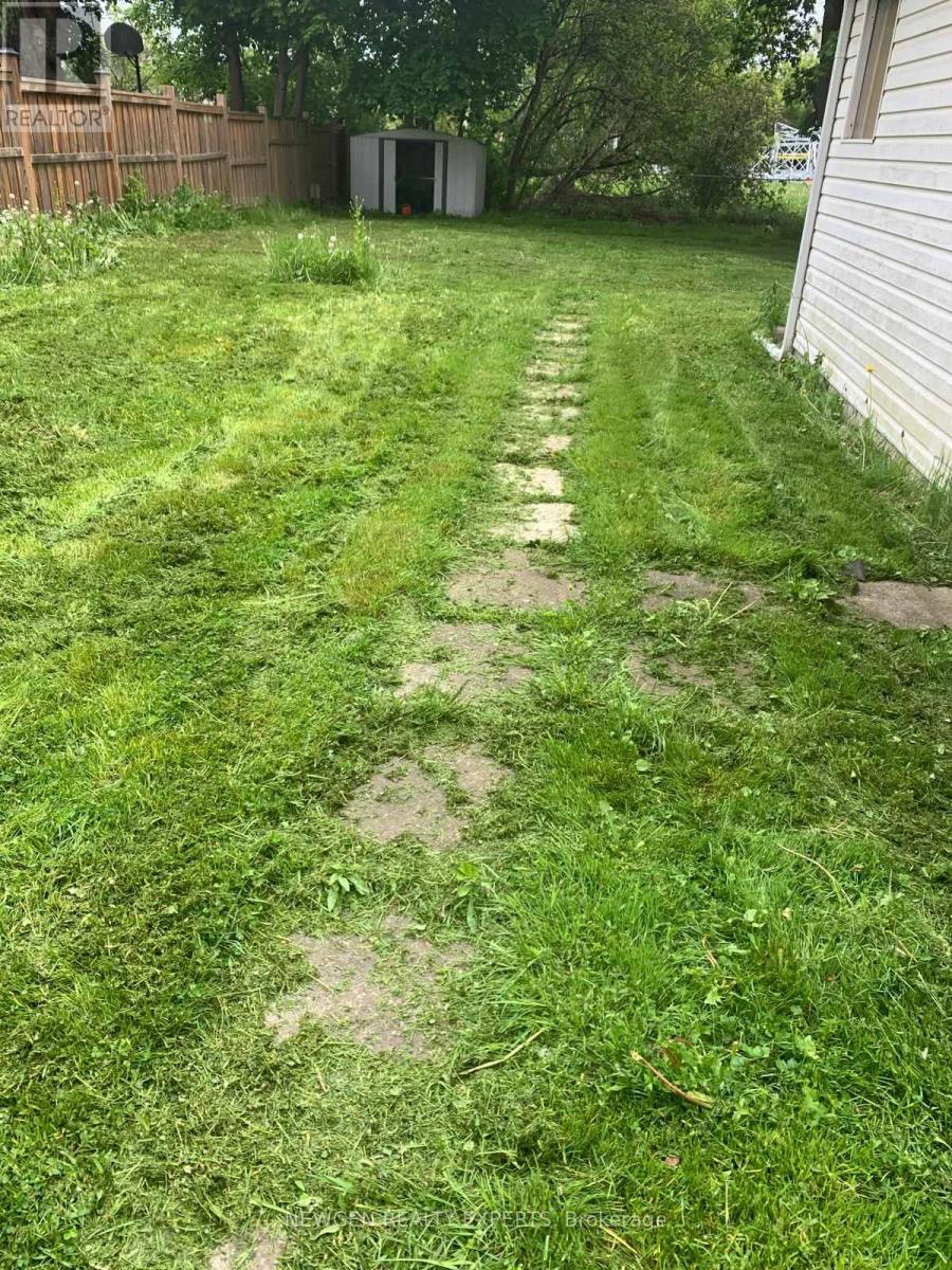 93 Ashbourne Drive, Toronto, Ontario  M9B 4H6 - Photo 40 - W12651132