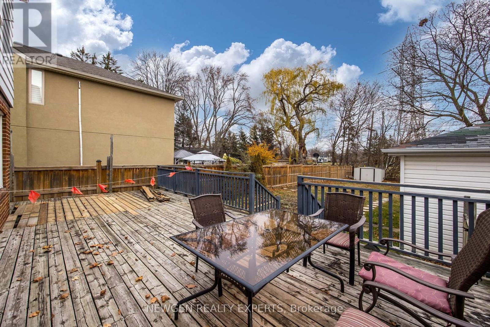 93 Ashbourne Drive, Toronto, Ontario  M9B 4H6 - Photo 7 - W12651132