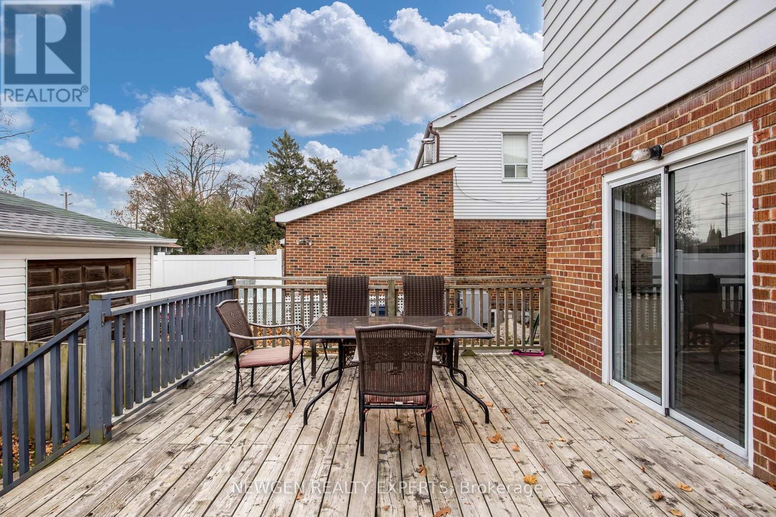 93 Ashbourne Drive, Toronto, Ontario  M9B 4H6 - Photo 8 - W12651132