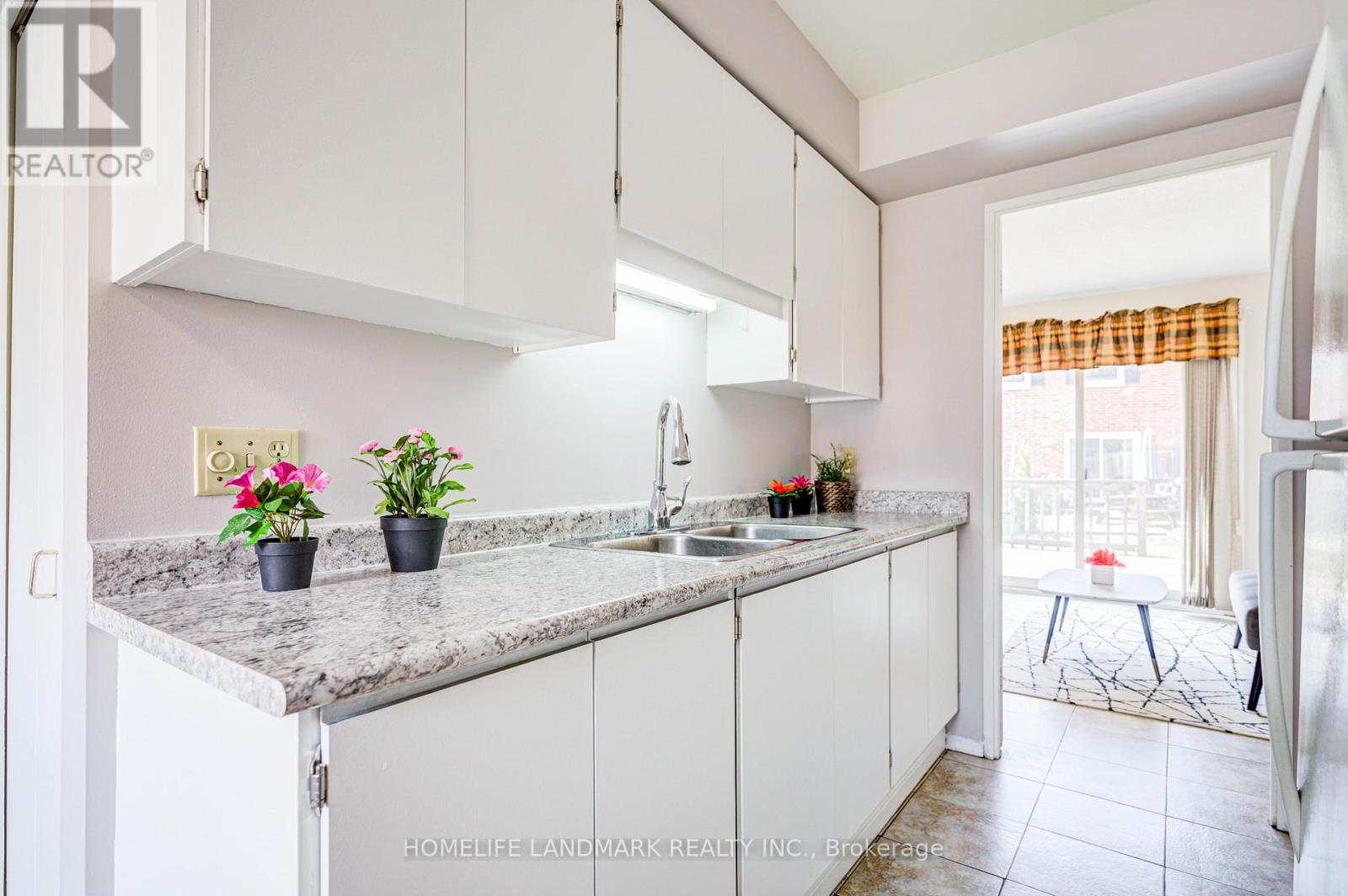 2 - 401 Keats Way, Waterloo, Ontario  N2L 5S7 - Photo 11 - X12651138