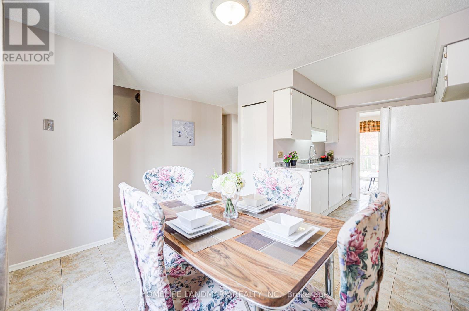 2 - 401 Keats Way, Waterloo, Ontario  N2L 5S7 - Photo 7 - X12651138