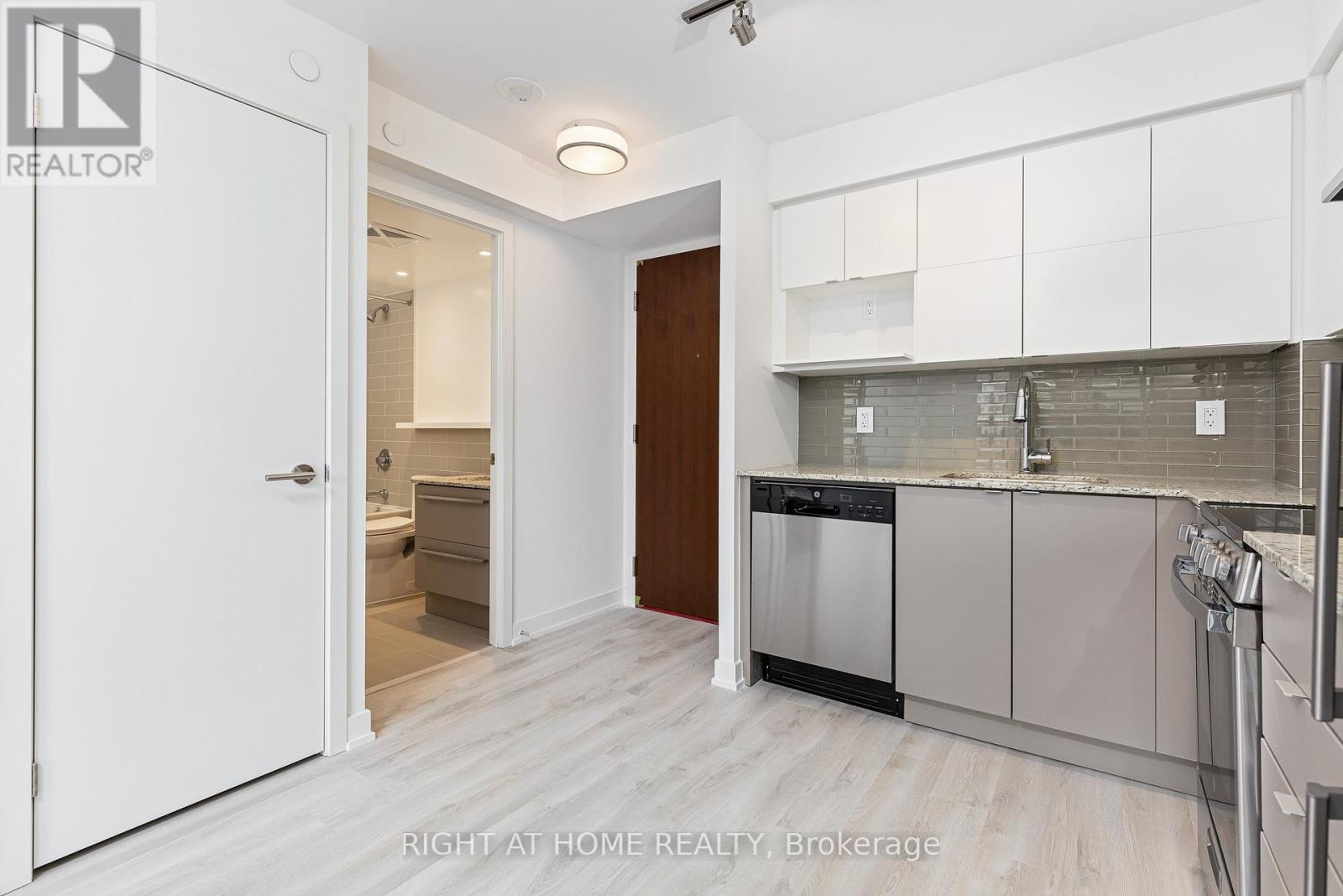 325 - 120 Varna Drive, Toronto, Ontario  M6A 2M1 - Photo 14 - C12651154