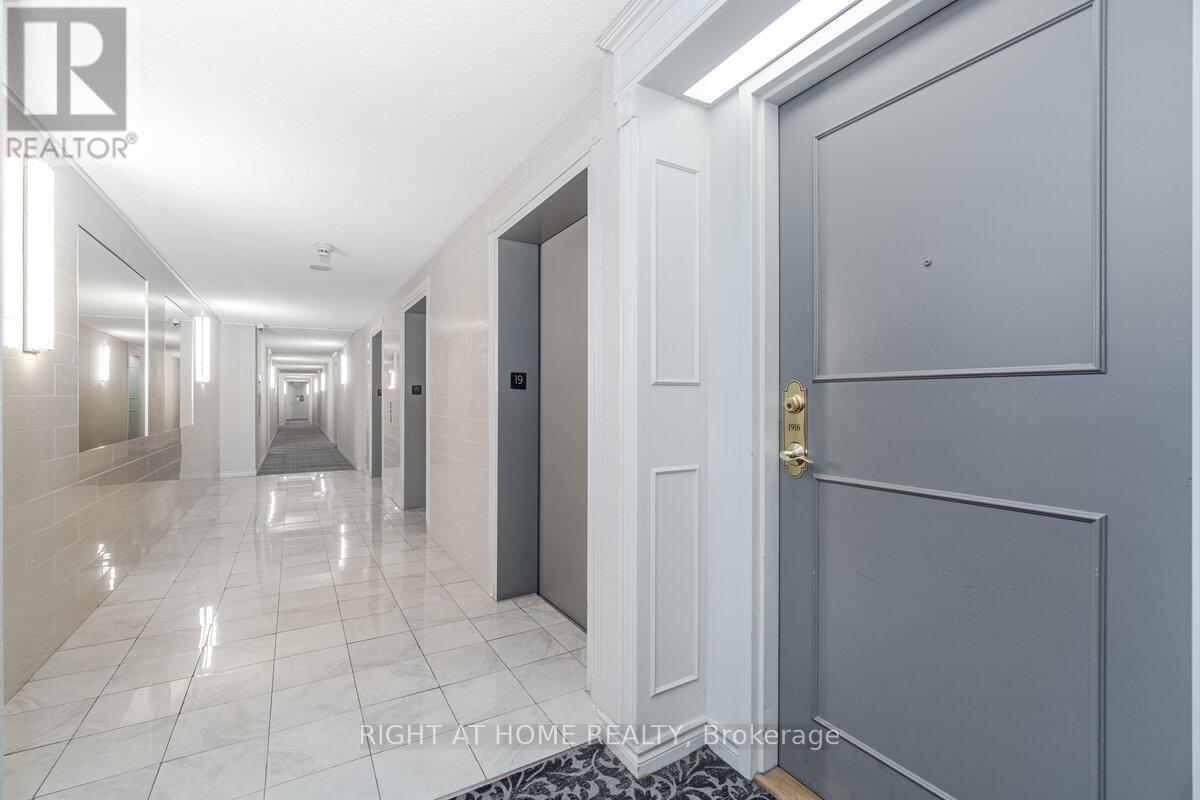 1916 - 155 Hillcrest Avenue, Mississauga, Ontario  L5B 3Z2 - Photo 3 - W12651146