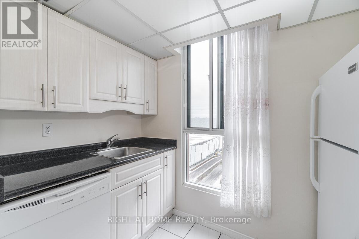 1916 - 155 Hillcrest Avenue, Mississauga, Ontario  L5B 3Z2 - Photo 7 - W12651146