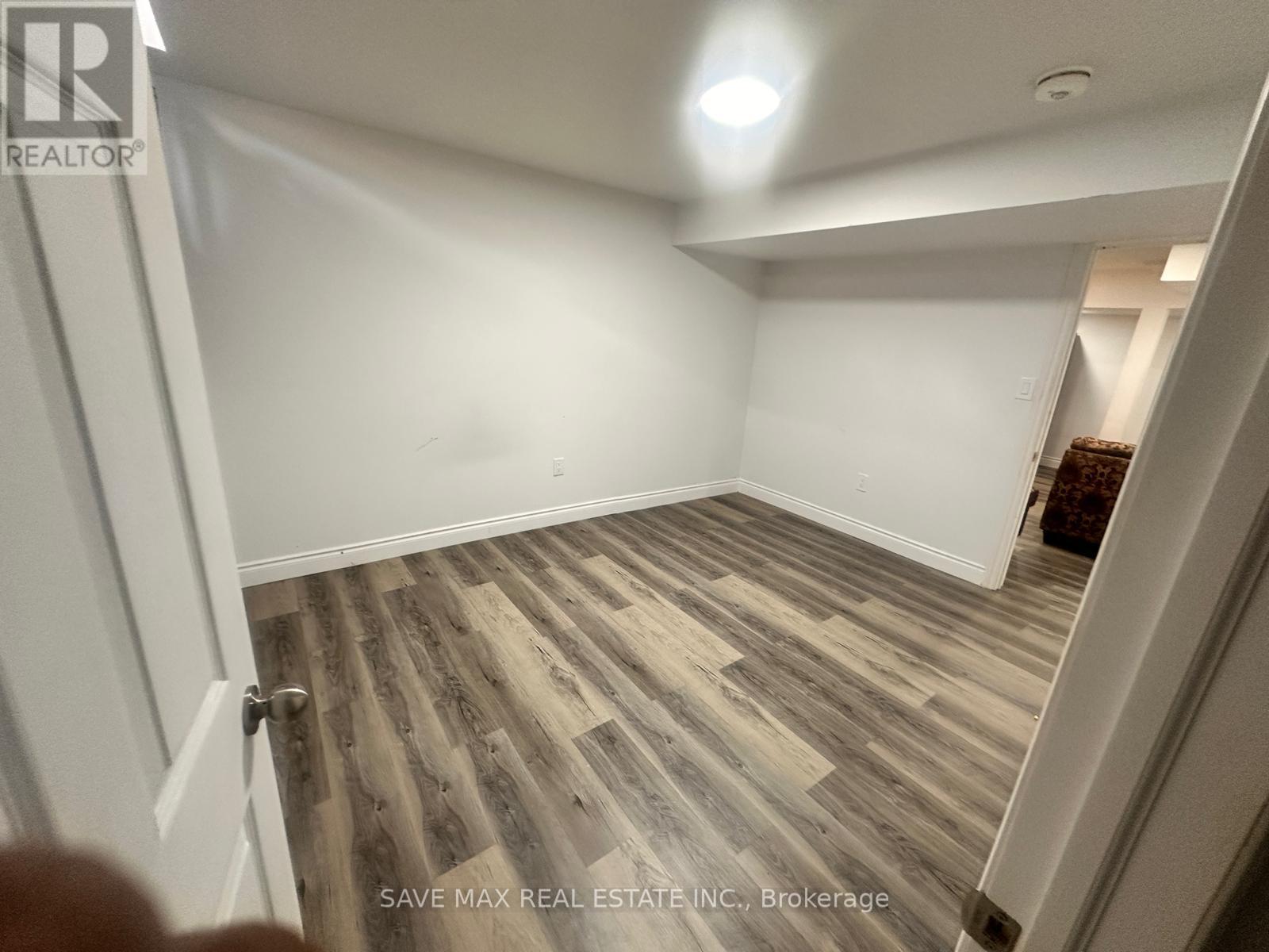 149 Silverwood Crescent, Woodstock, Ontario  N4T 0M6 - Photo 5 - X12651178