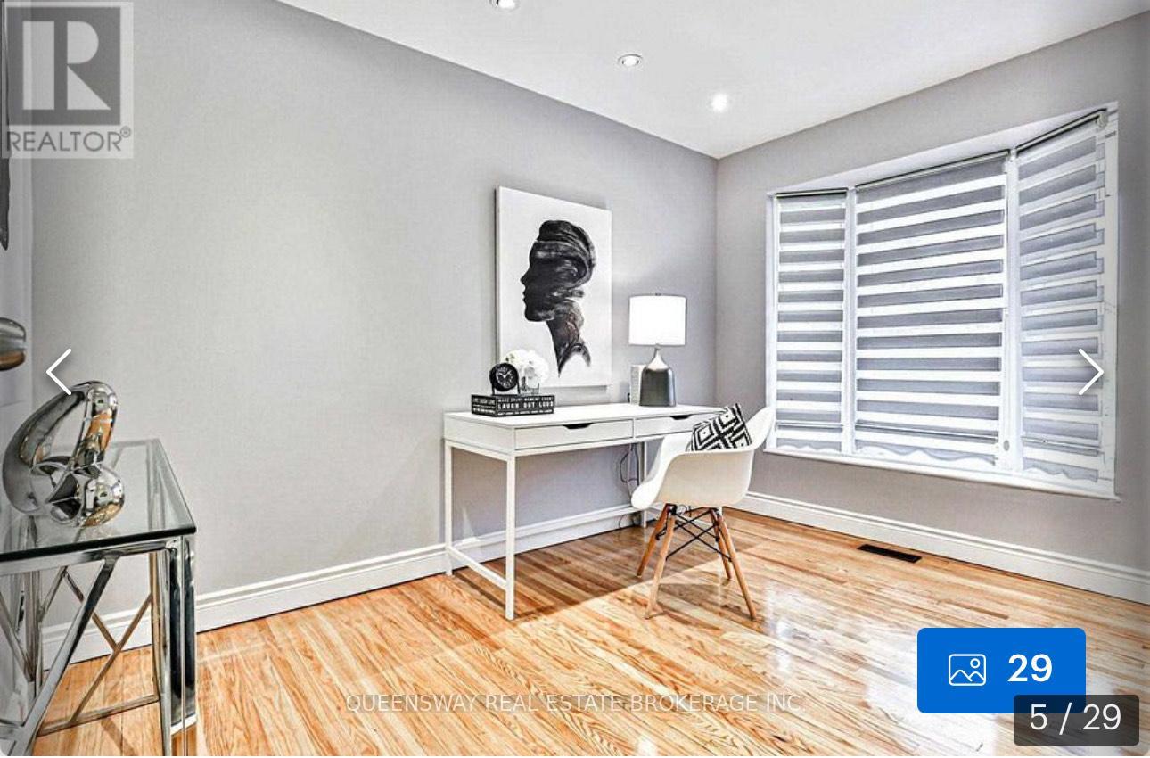 14 Fontainbleau Drive, Toronto, Ontario  M2M 1N9 - Photo 2 - C12651208