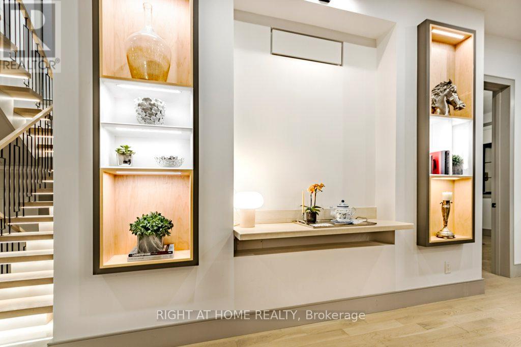 118 Martin Grove Road, Toronto, Ontario  M9B 4K5 - Photo 10 - W12651212