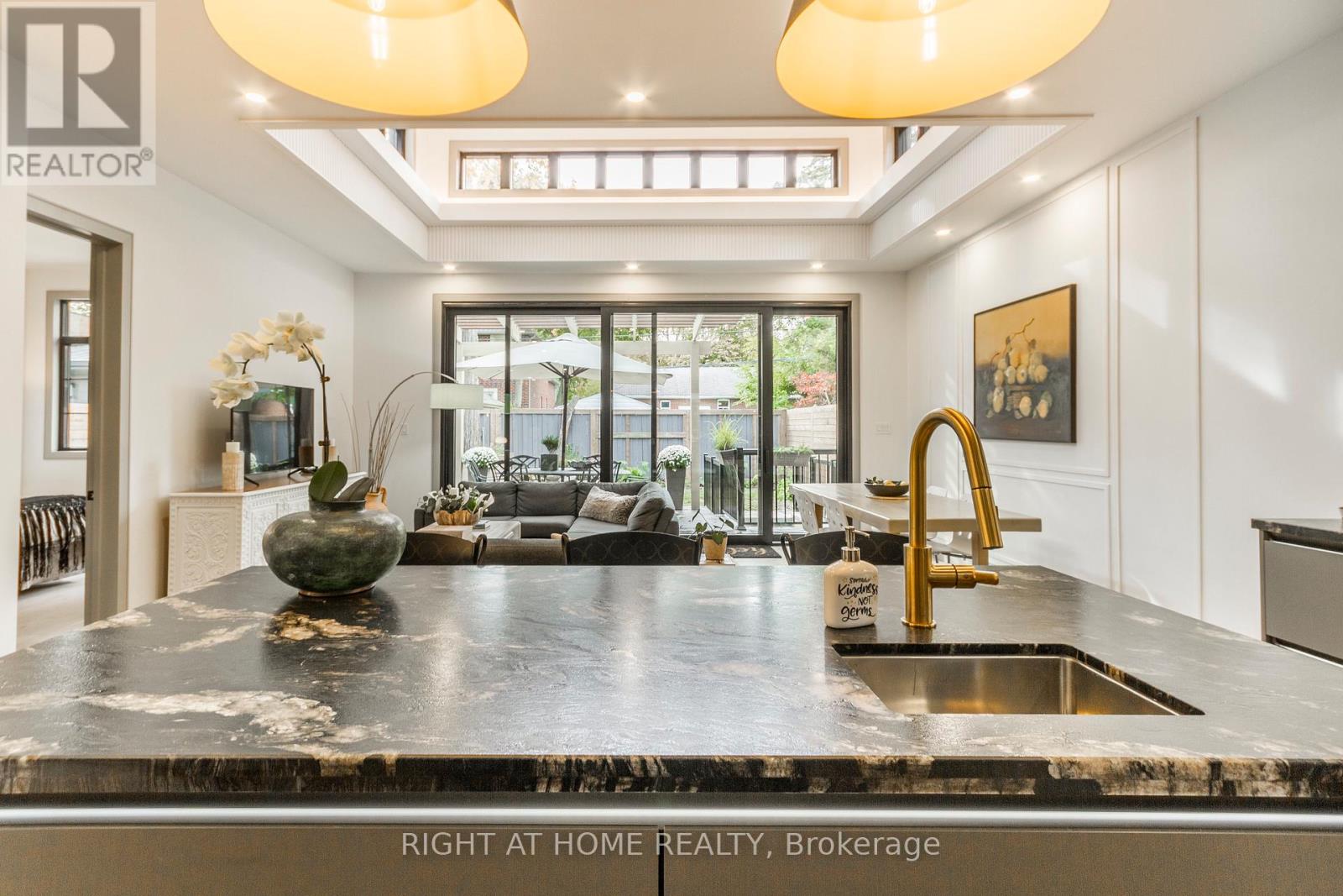 118 Martin Grove Road, Toronto, Ontario  M9B 4K5 - Photo 13 - W12651212