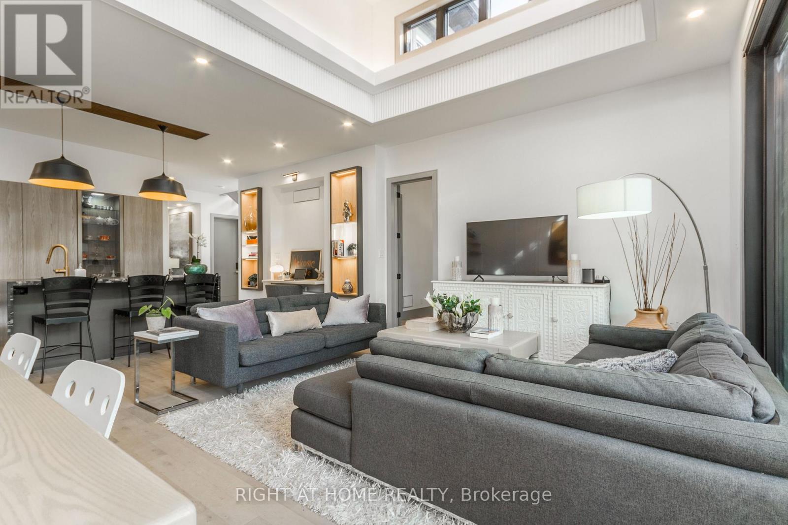 118 Martin Grove Road, Toronto, Ontario  M9B 4K5 - Photo 15 - W12651212