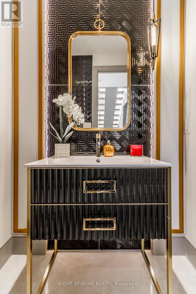 118 Martin Grove Road, Toronto, Ontario  M9B 4K5 - Photo 7 - W12651212