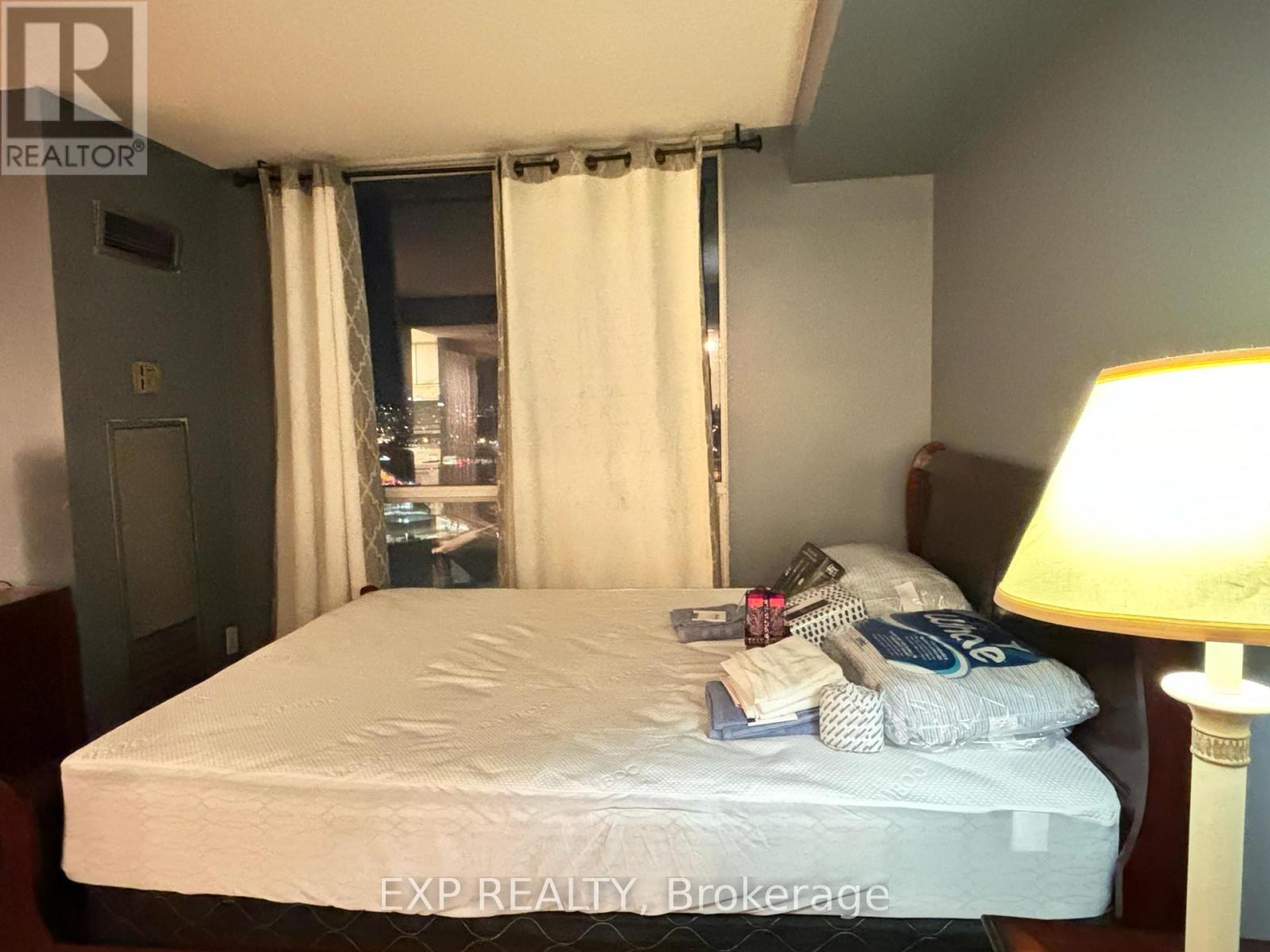 1205 - 101 Subway Crescent, Toronto, Ontario  M9B 6K4 - Photo 3 - W12651214