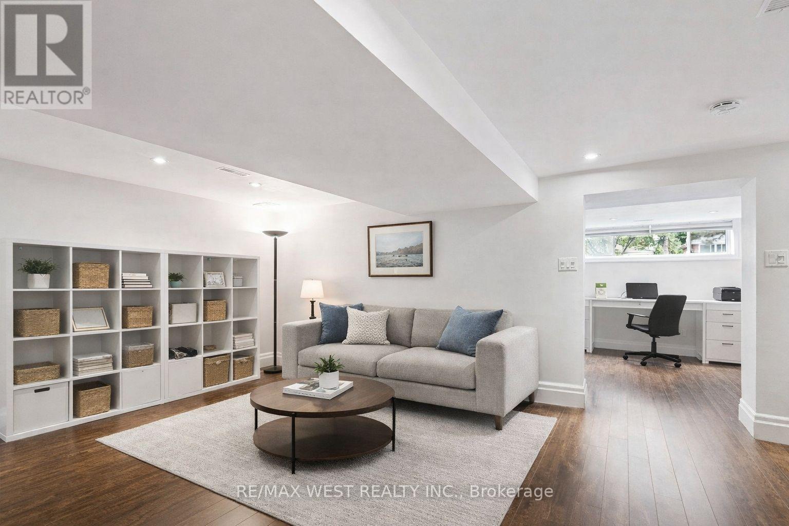 17 Jill Crescent, Toronto, Ontario  M9B 6B2 - Photo 10 - W12651238