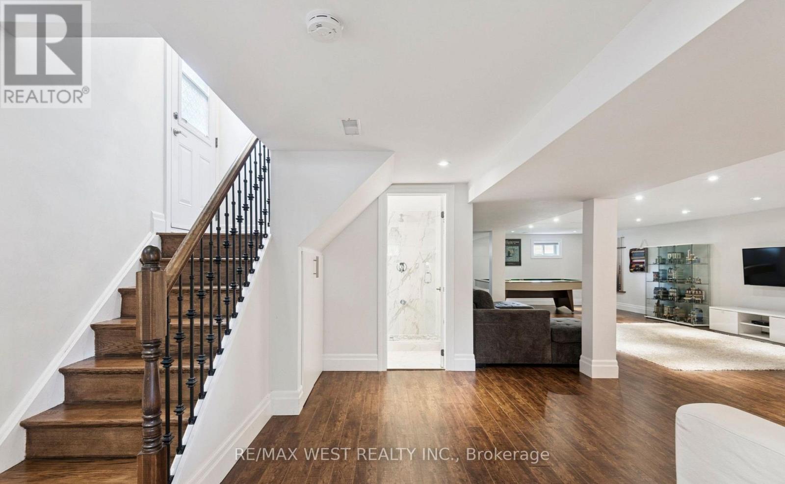 17 Jill Crescent, Toronto, Ontario  M9B 6B2 - Photo 8 - W12651238