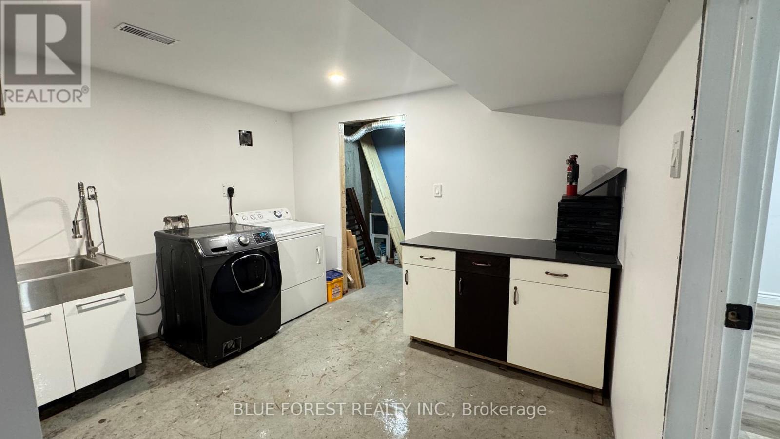 92 Pauline Crescent, London South, Ontario  N6E 2X6 - Photo 6 - X12650336