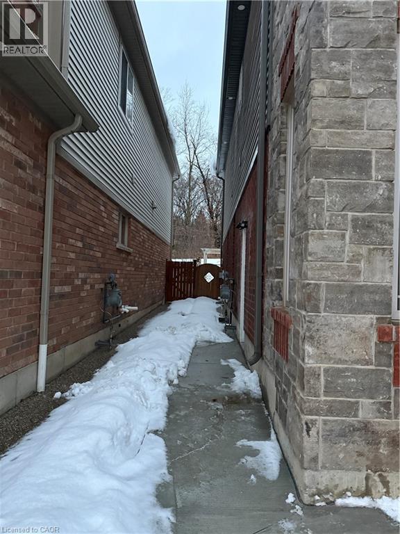 728 Robert Ferrie Drive, Kitchener, Ontario  N2R 0B2 - Photo 4 - 40795107