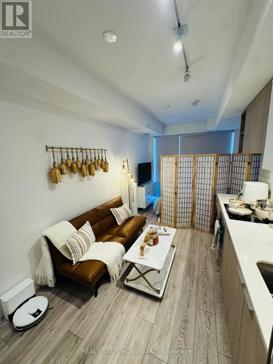 535 - 2020 Bathurst Street, Toronto, Ontario  M5P 0A6 - Photo 3 - C12651258