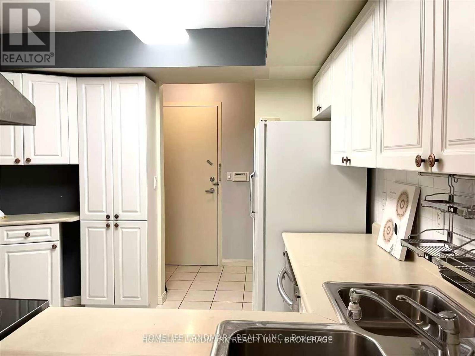 1002 - 28 Sommerset Way, Toronto, Ontario  M2N 6W7 - Photo 5 - C12646338