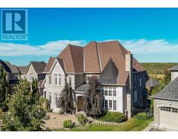 22 LONGTHORPE COURT, Aurora, Ontario
