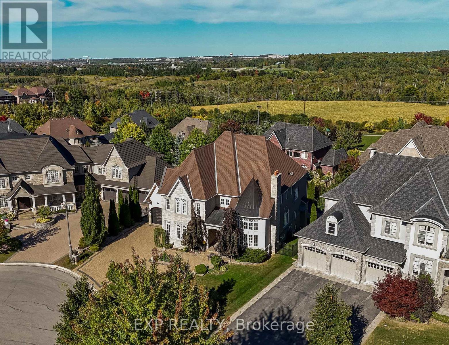 22 Longthorpe Court, Aurora, Ontario  L4G 0K4 - Photo 2 - N12418746