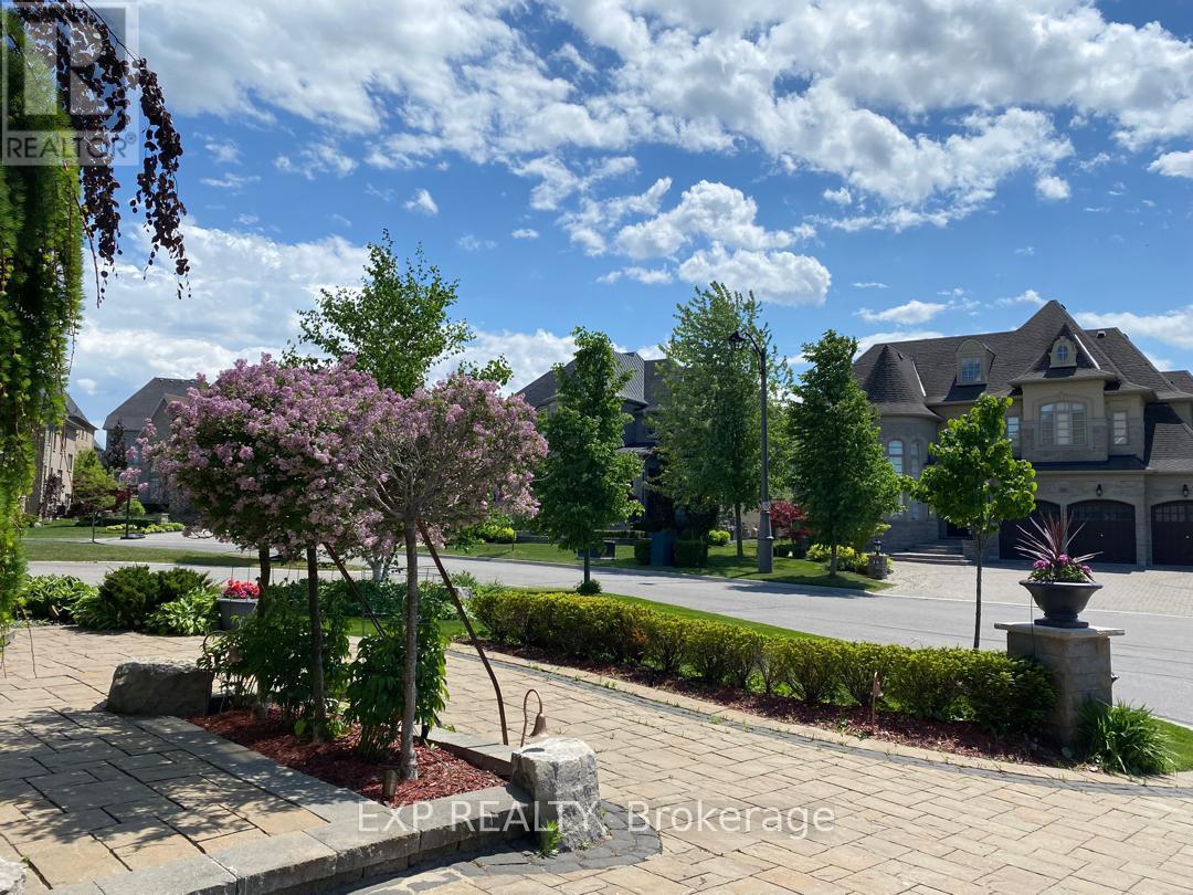 22 Longthorpe Court, Aurora, Ontario  L4G 0K4 - Photo 3 - N12418746