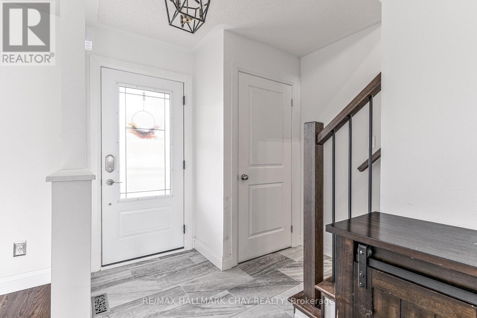 135 Trevino Circle, Barrie, Ontario  L4M 6T8 - Photo 7 - S12651292