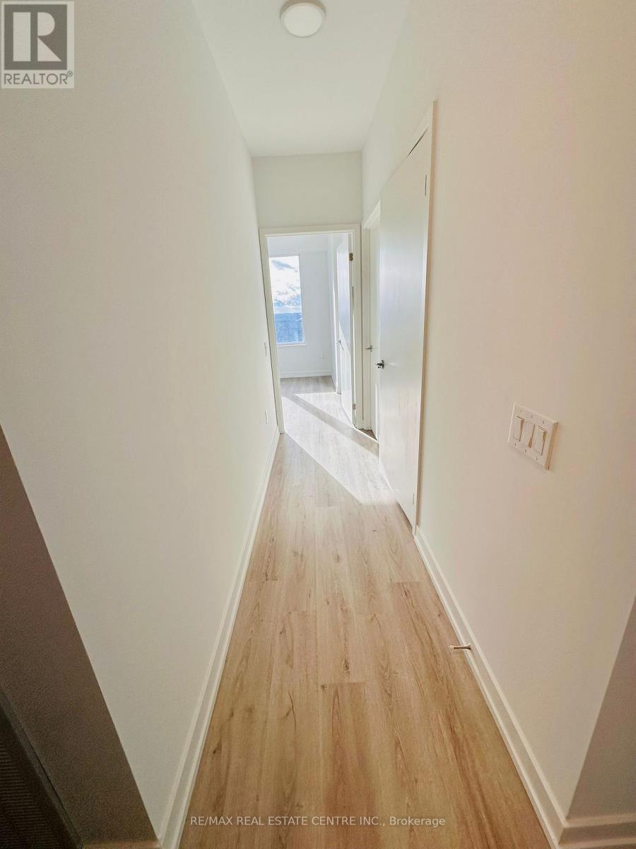 2710 - 395 Square One Drive, Mississauga, Ontario  L5B 0P6 - Photo 17 - W12651286