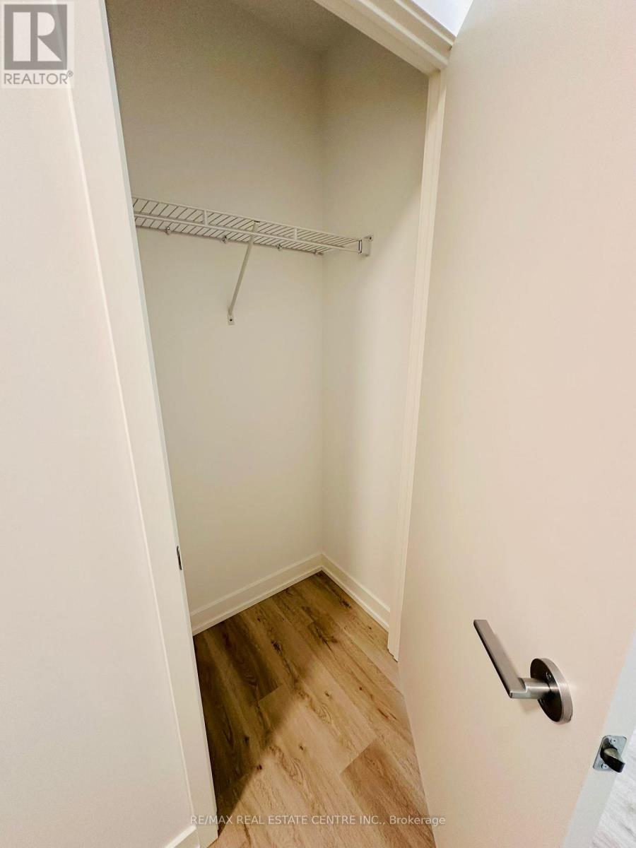 2710 - 395 Square One Drive, Mississauga, Ontario  L5B 0P6 - Photo 18 - W12651286