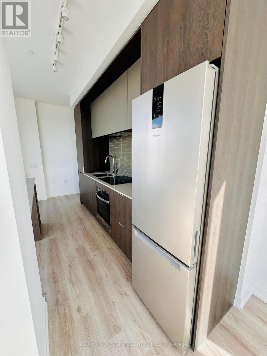 2710 - 395 Square One Drive, Mississauga, Ontario  L5B 0P6 - Photo 20 - W12651286