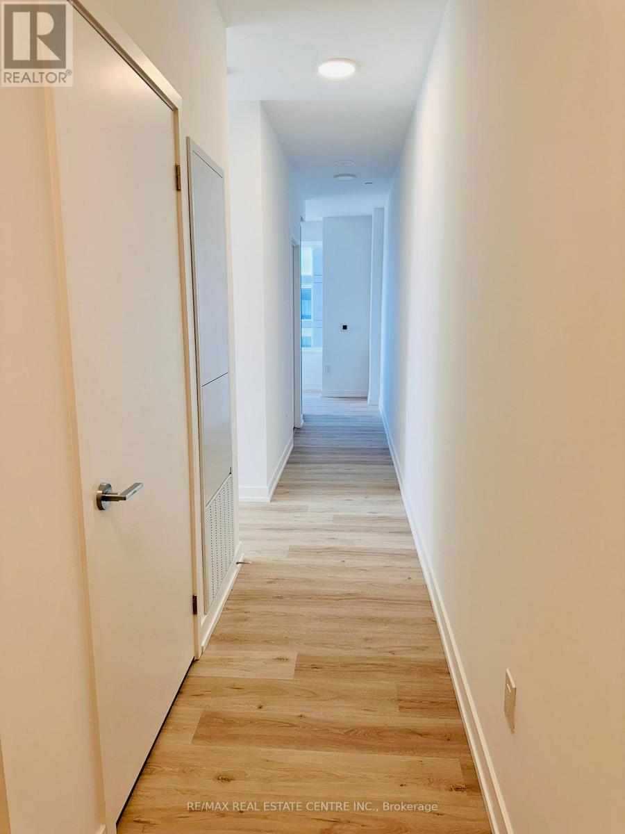 2710 - 395 Square One Drive, Mississauga, Ontario  L5B 0P6 - Photo 25 - W12651286