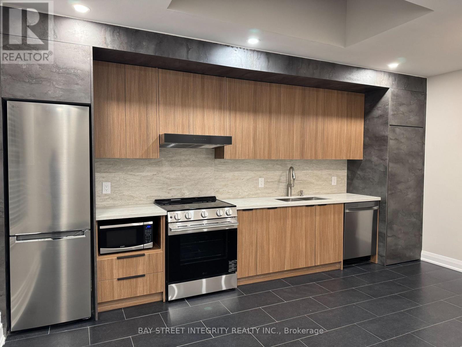 244 KING EDWARD AVENUE, Toronto, Ontario