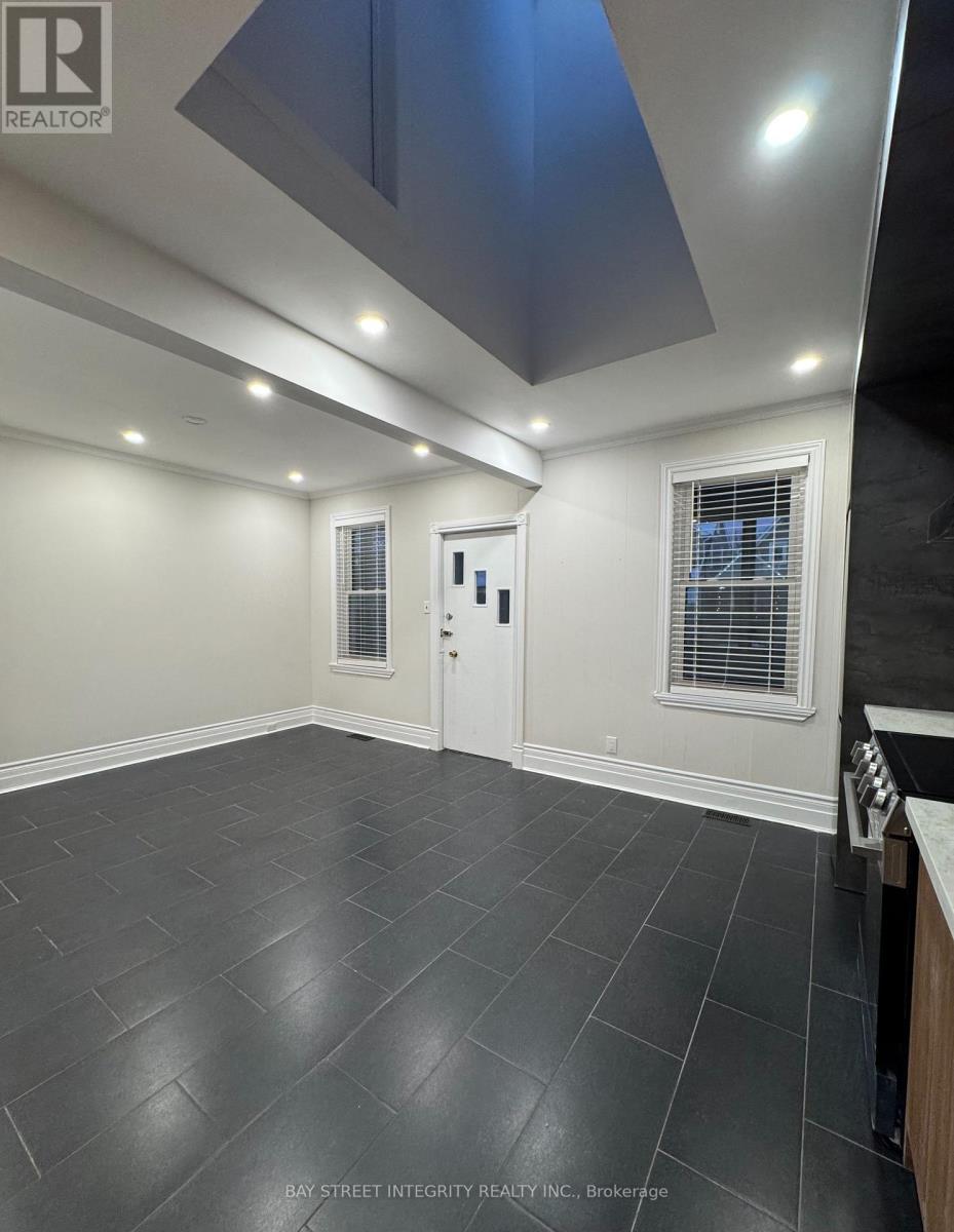 244 King Edward Avenue, Toronto, Ontario  M4C 5K1 - Photo 4 - E12651300