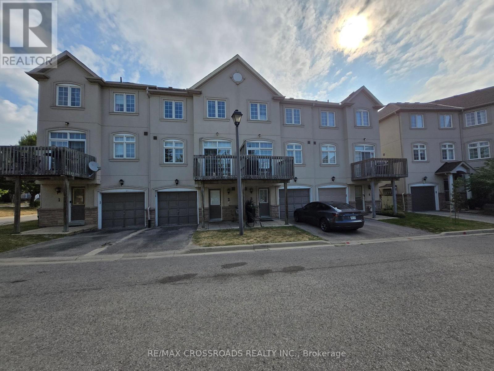 2 - 10 POST OAK DRIVE, Richmond Hill, Ontario