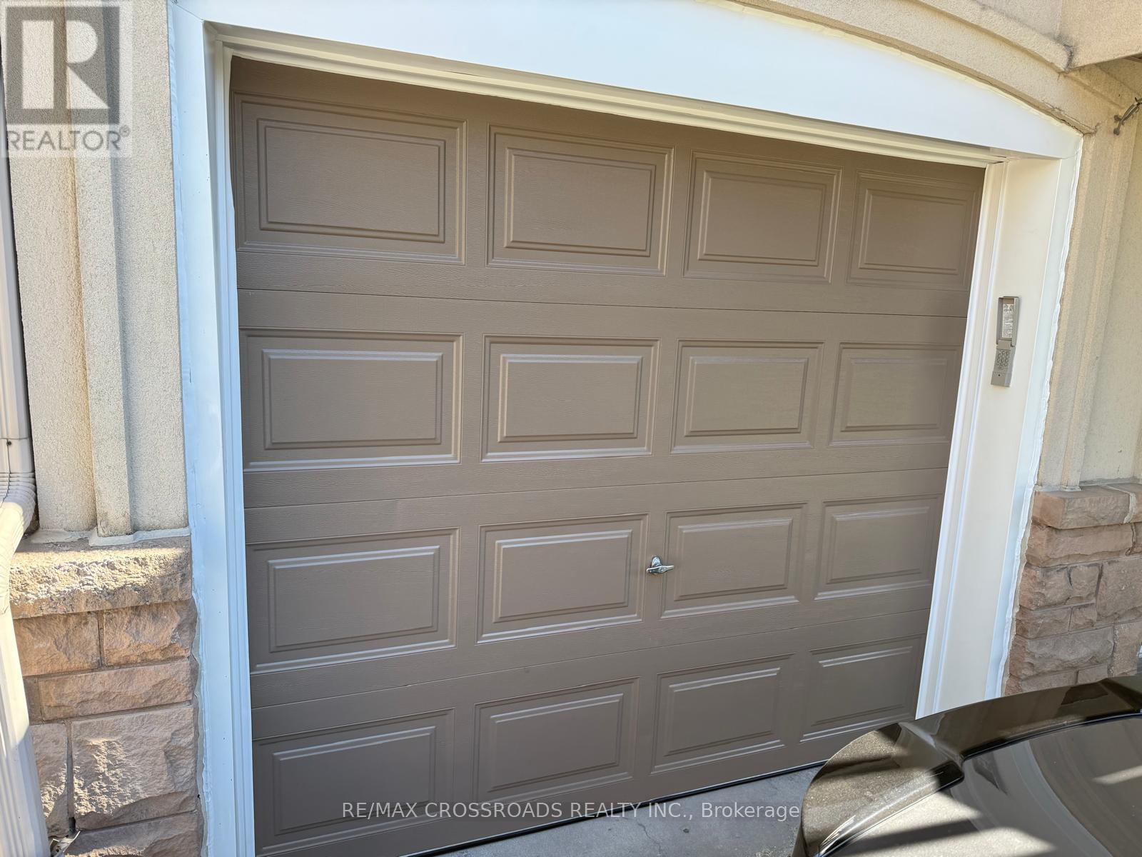 2 - 10 Post Oak Drive, Richmond Hill, Ontario  L4E 4H8 - Photo 4 - N12651296