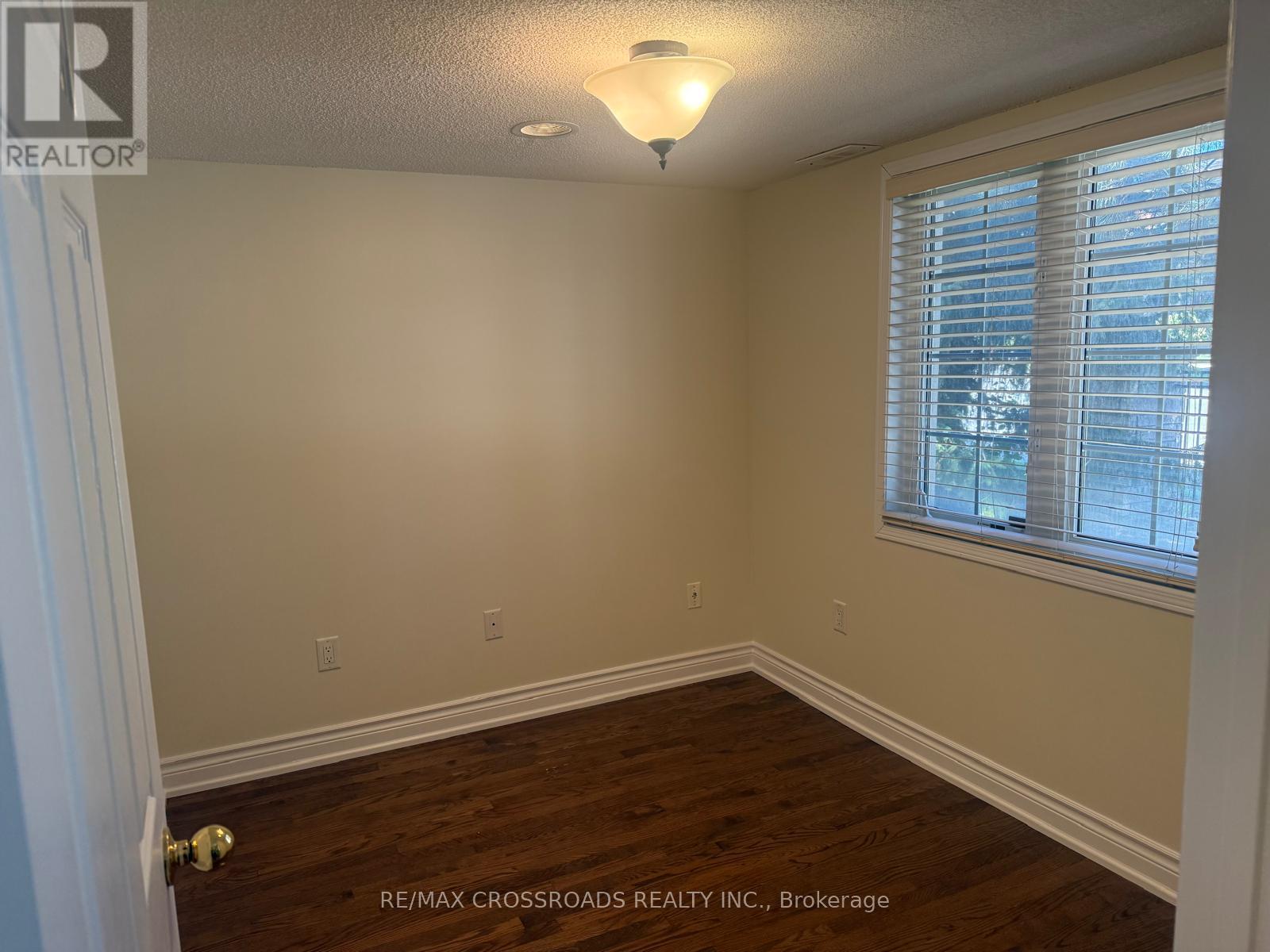 2 - 10 Post Oak Drive, Richmond Hill, Ontario  L4E 4H8 - Photo 5 - N12651296