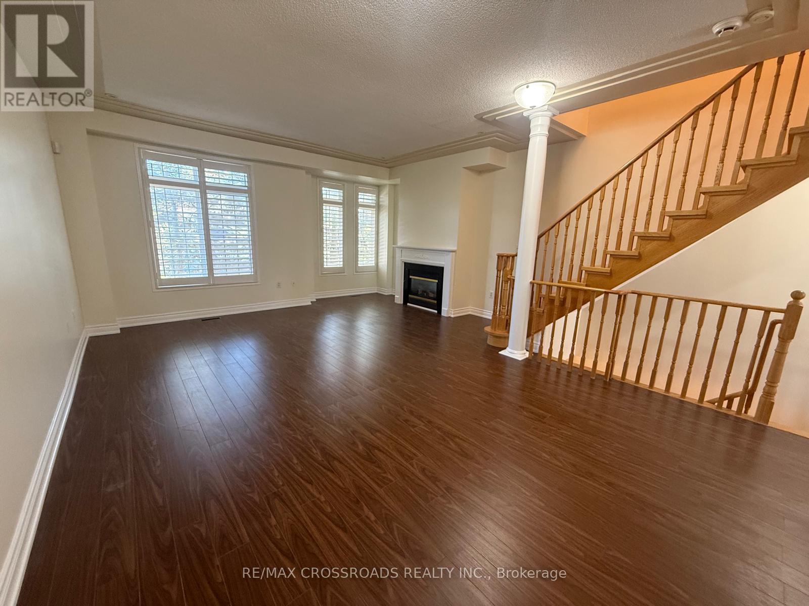 2 - 10 Post Oak Drive, Richmond Hill, Ontario  L4E 4H8 - Photo 6 - N12651296