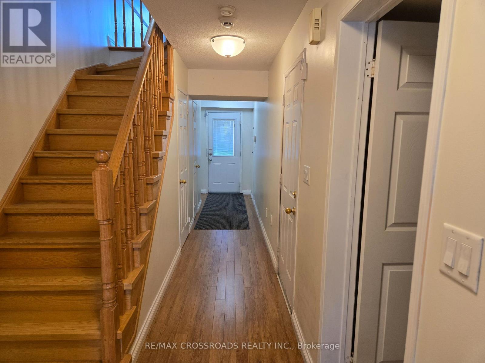 2 - 10 Post Oak Drive, Richmond Hill, Ontario  L4E 4H8 - Photo 9 - N12651296