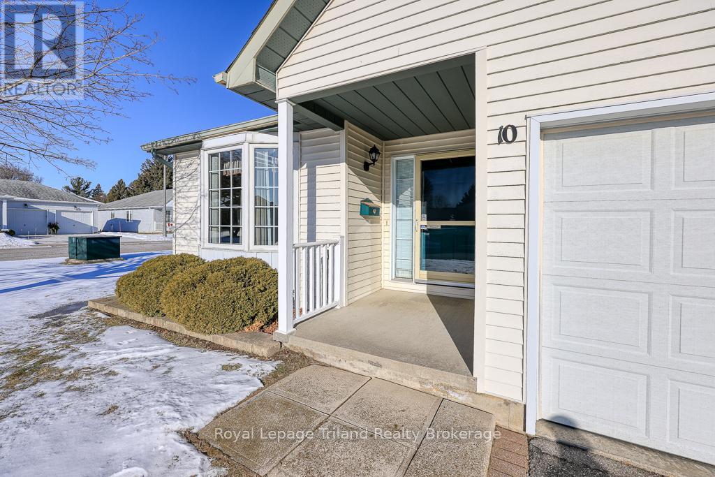 10 Armstrong Drive, Tillsonburg, Ontario  N4G 5T3 - Photo 2 - X12651322