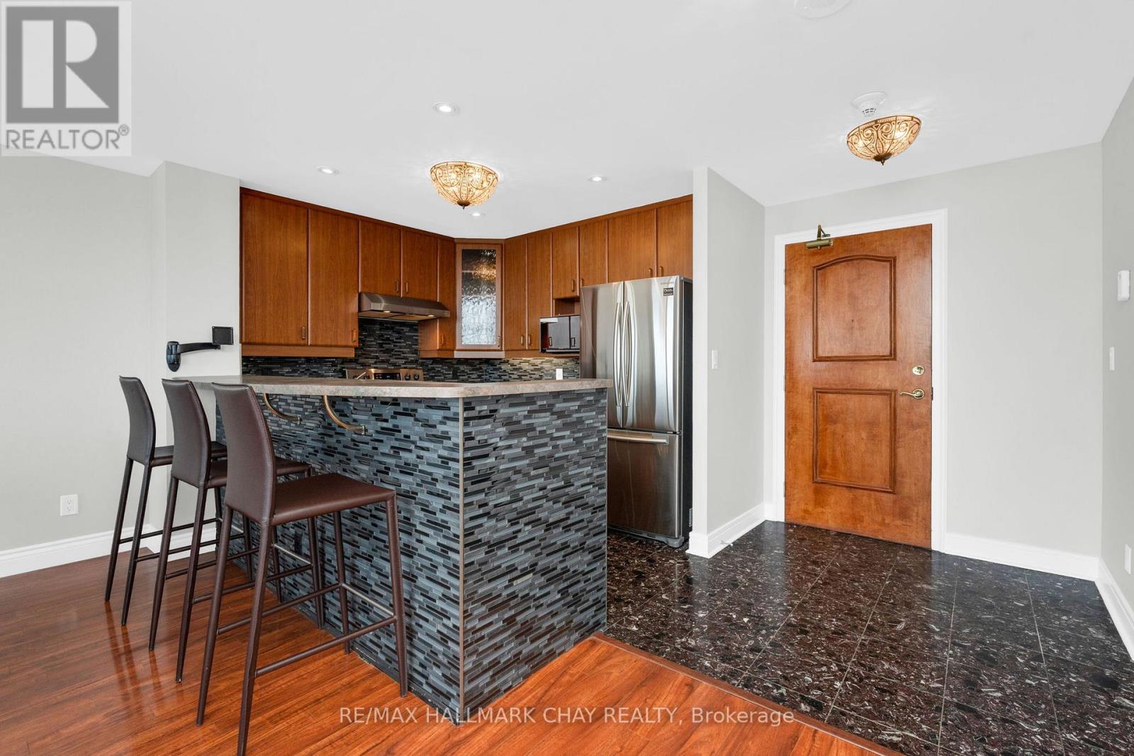 910 - 2 Toronto Street, Barrie, Ontario  L4N 9R2 - Photo 11 - S12648656