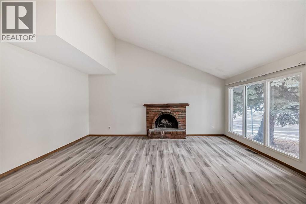 652 Queensland Drive Se, Calgary, Alberta  T2J 4G7 - Photo 5 - A2203586