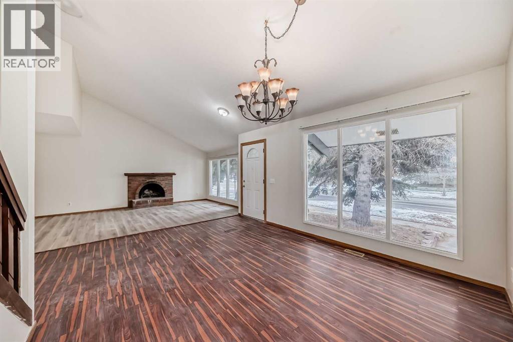 652 Queensland Drive Se, Calgary, Alberta  T2J 4G7 - Photo 3 - A2203586