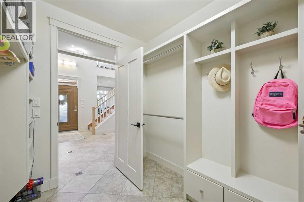 16 Spring Valley Lane Sw, Calgary, Alberta  T3H 4V2 - Photo 7 - A2256130